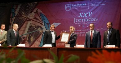 Fernando Fernández recibe en Jerez, el Premio Iberoamericano de Poesía Ramón López Velarde