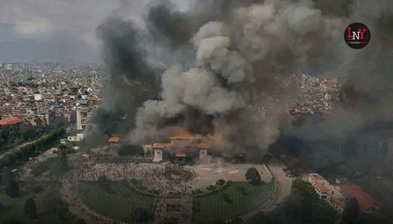 Renuncia primer ministro de Nepal tras violenta crisis de “Generación Z”
